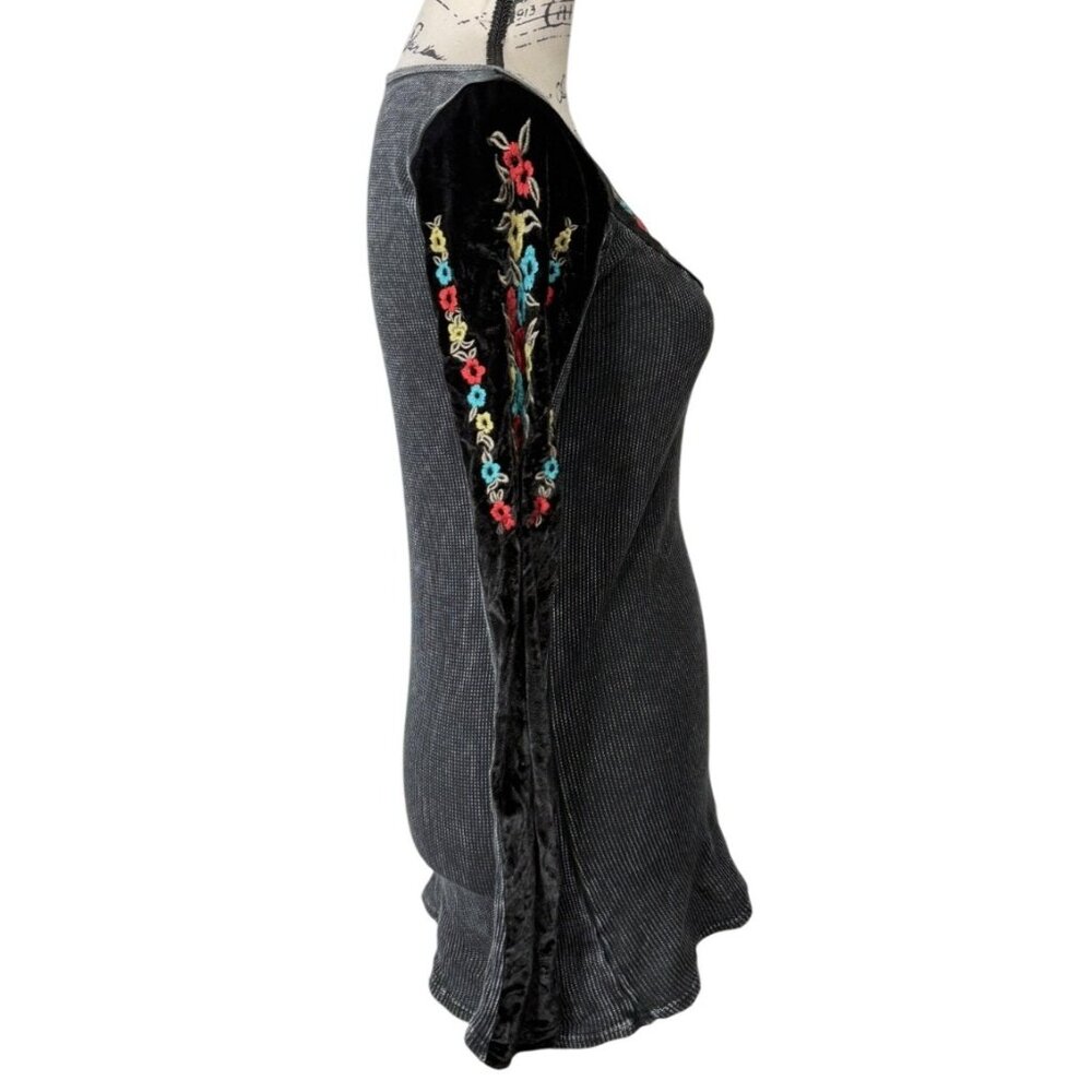 T Party Women Size M Thermal Top Embroidered Floral Velvet Trim Long Sleeve Gray - Picture 2 of 7
